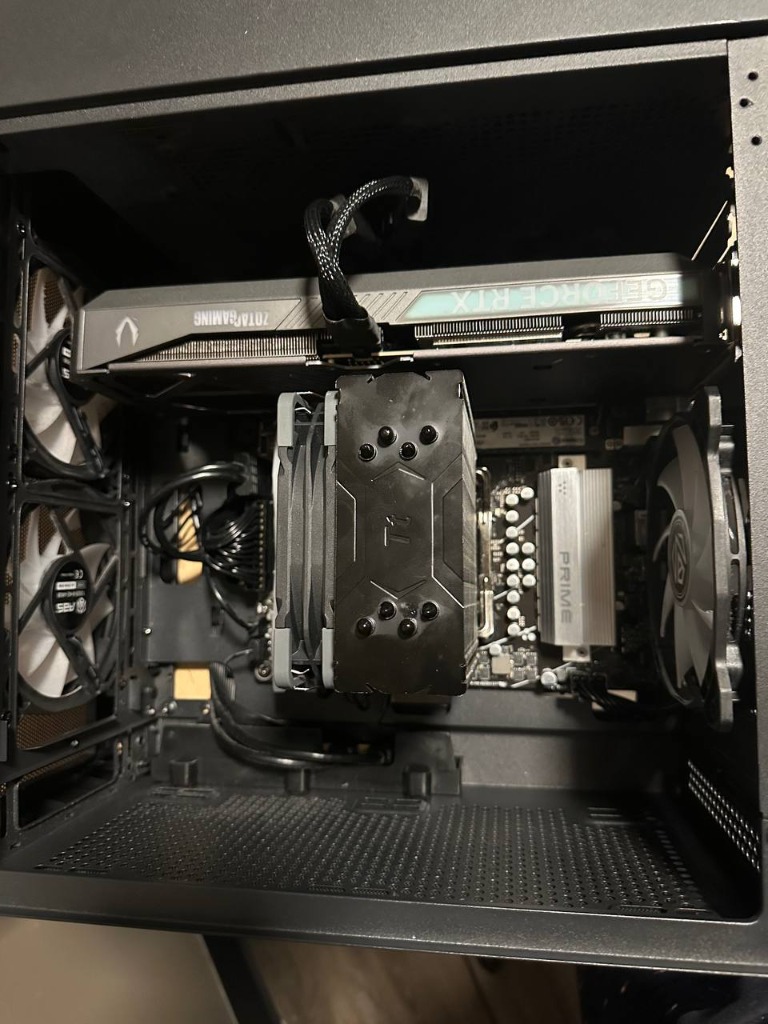 Motherboard interior detail with dual-channel RAM, cooler and graphics card